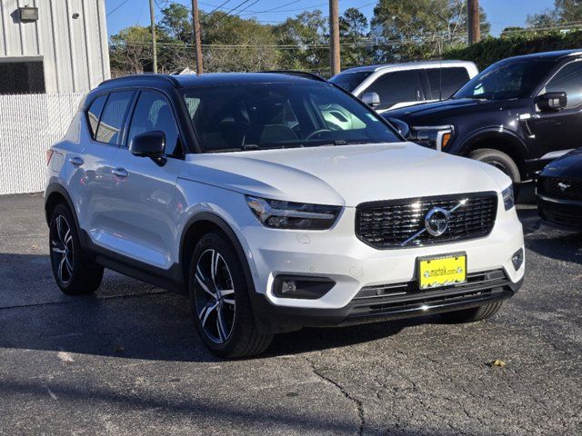 2020 Volvo XC40 R-Design