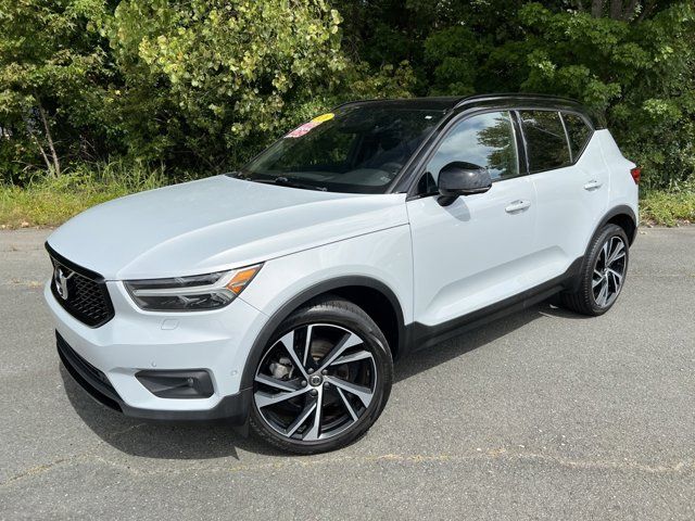 2020 Volvo XC40 R-Design