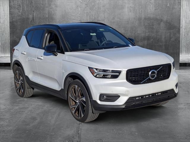 2020 Volvo XC40 R-Design