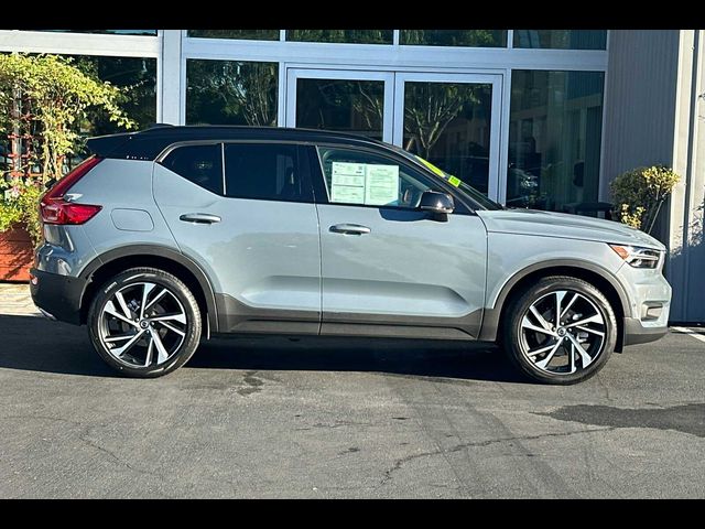 2020 Volvo XC40 R-Design