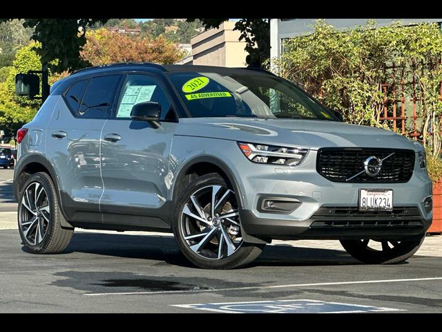 2020 Volvo XC40 R-Design