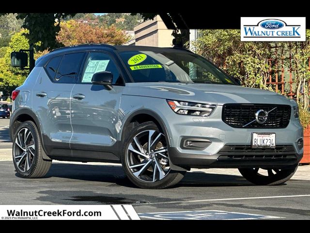 2020 Volvo XC40 R-Design