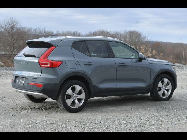 2020 Volvo XC40 Momentum