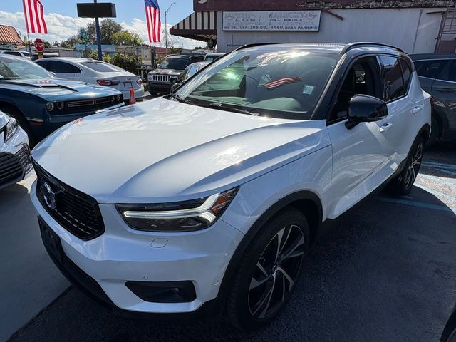 2020 Volvo XC40 R-Design