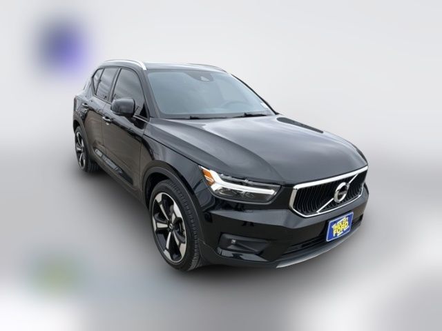 2020 Volvo XC40 Momentum