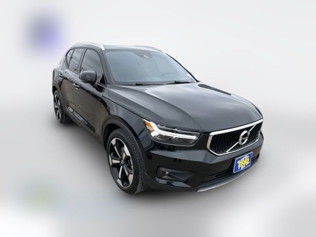 2020 Volvo XC40 Momentum