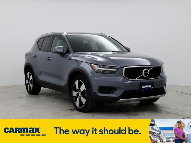 2020 Volvo XC40 Momentum