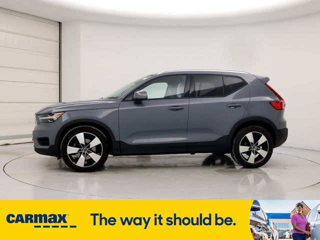 2020 Volvo XC40 Momentum