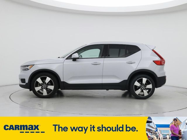 2020 Volvo XC40 Momentum
