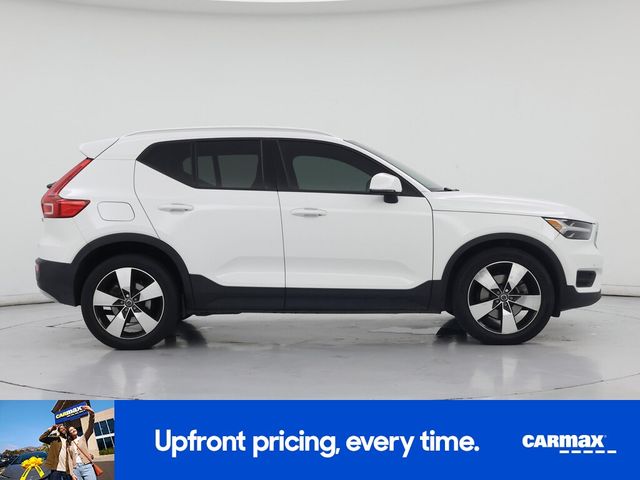 2020 Volvo XC40 Momentum