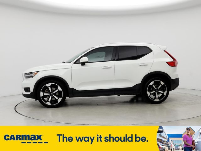 2020 Volvo XC40 Momentum