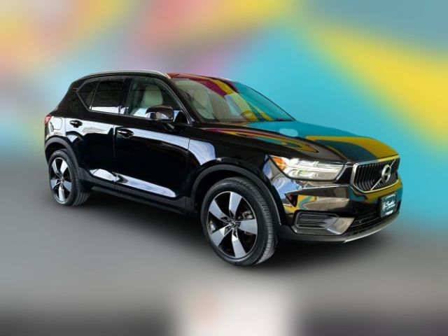 2020 Volvo XC40 Momentum