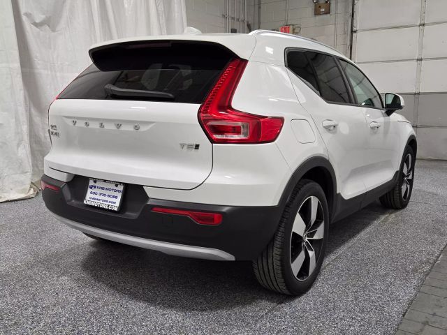 2020 Volvo XC40 Momentum