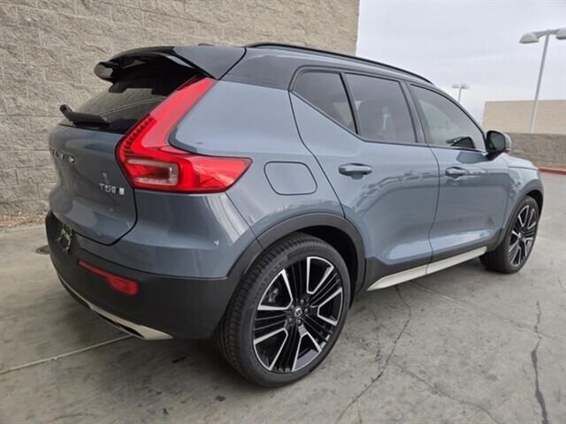 2020 Volvo XC40 R-Design