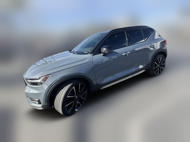 2020 Volvo XC40 R-Design