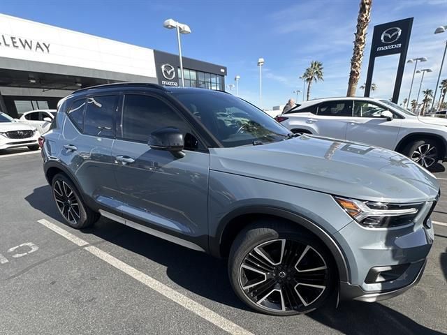 2020 Volvo XC40 R-Design