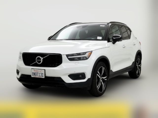 2020 Volvo XC40 R-Design