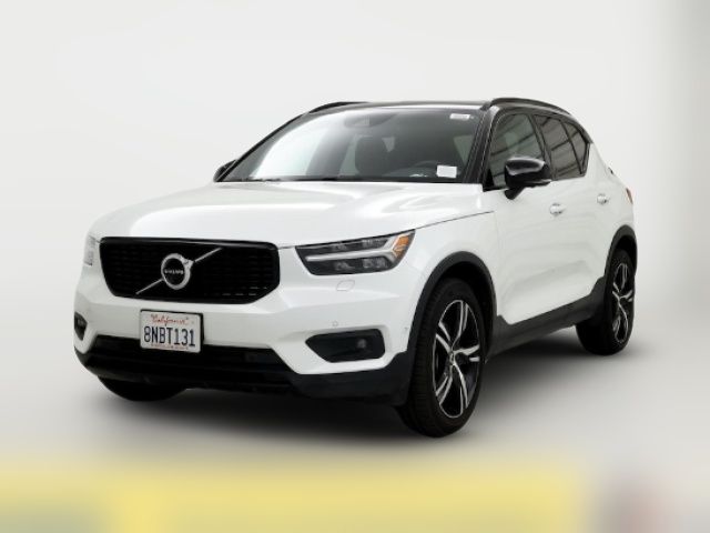 2020 Volvo XC40 R-Design