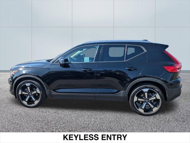 2020 Volvo XC40 Momentum