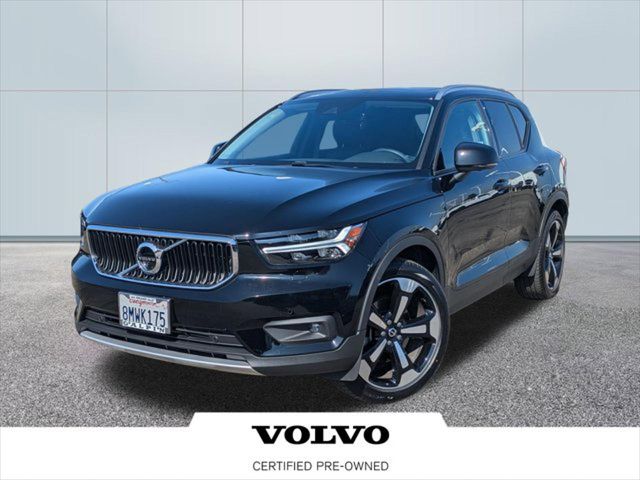 2020 Volvo XC40 Momentum