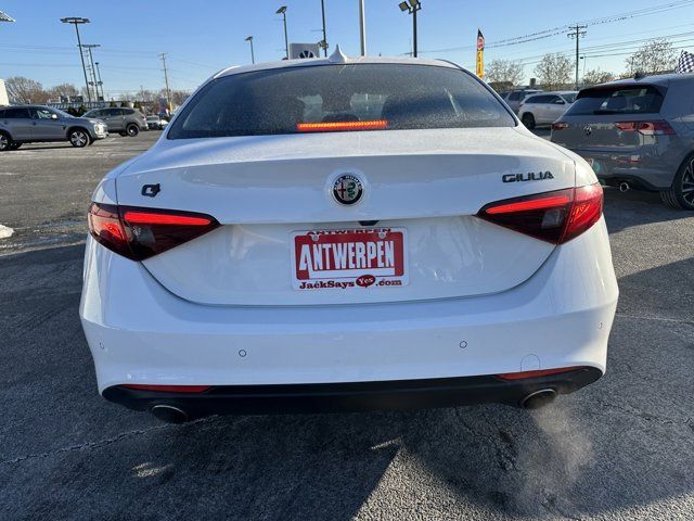 2021 Alfa Romeo Giulia Base