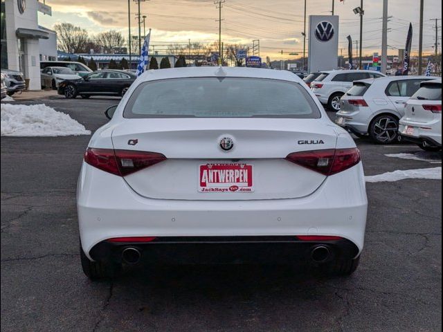 2021 Alfa Romeo Giulia Base