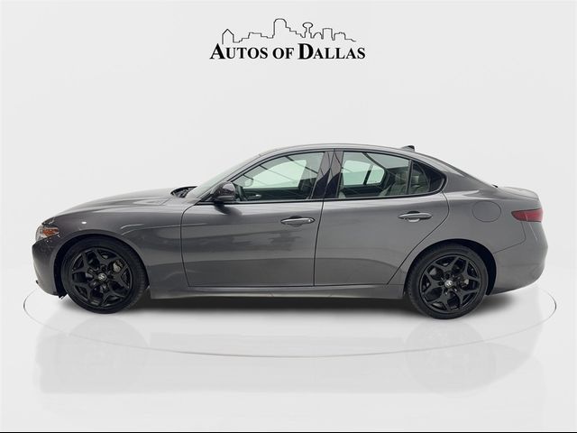 2021 Alfa Romeo Giulia Base