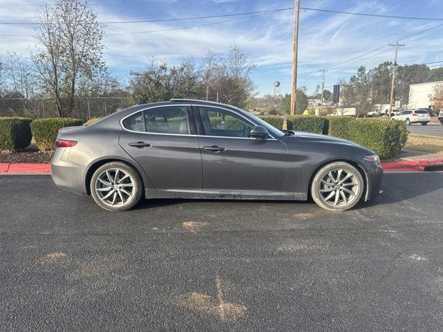 2021 Alfa Romeo Giulia Base