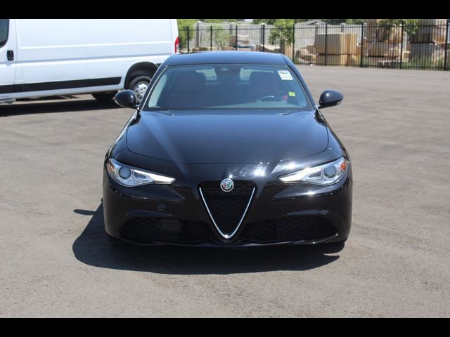 2021 Alfa Romeo Giulia Base