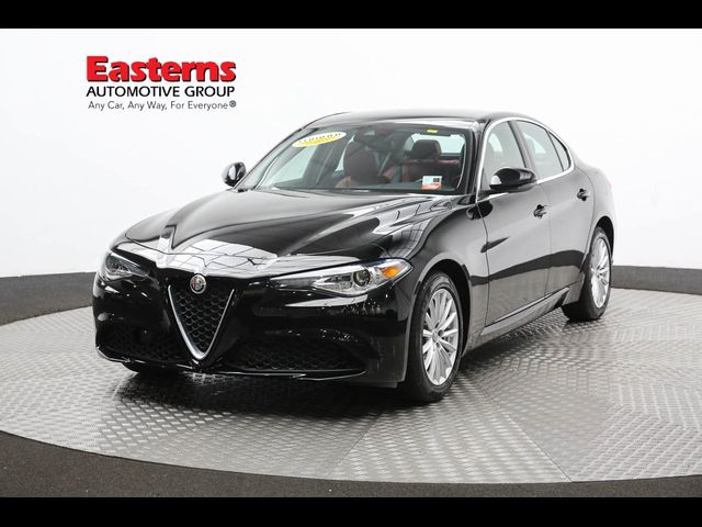 2021 Alfa Romeo Giulia Base