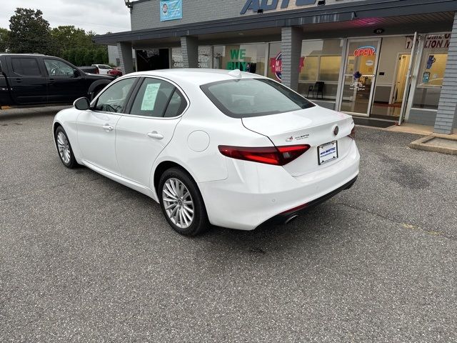 2021 Alfa Romeo Giulia Base