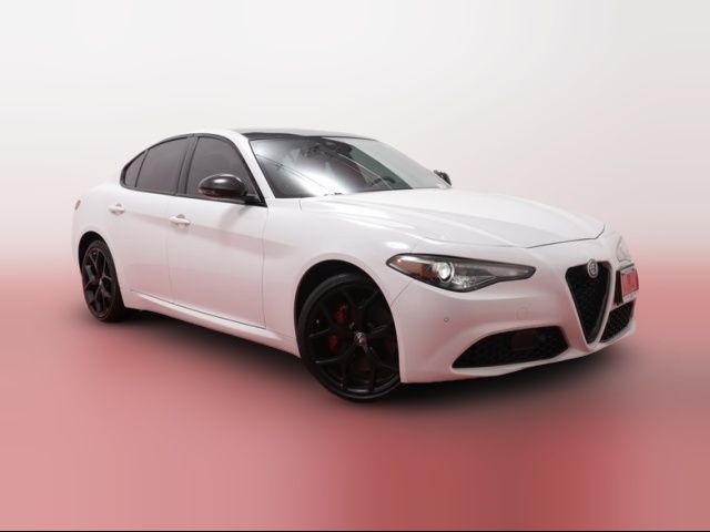 2021 Alfa Romeo Giulia Base