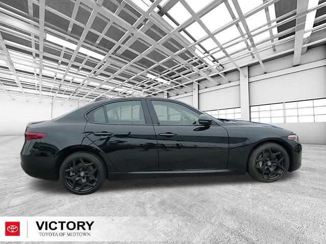 2021 Alfa Romeo Giulia Base