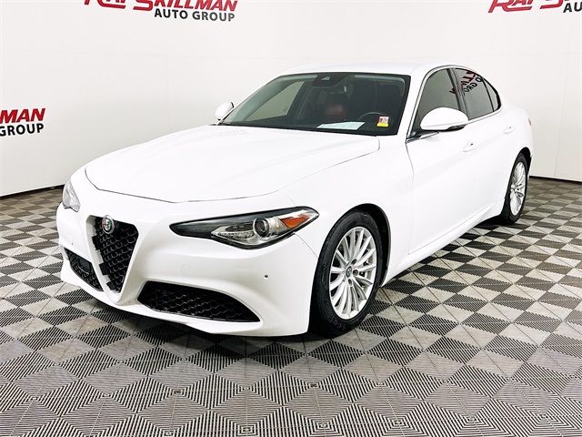 2021 Alfa Romeo Giulia Base