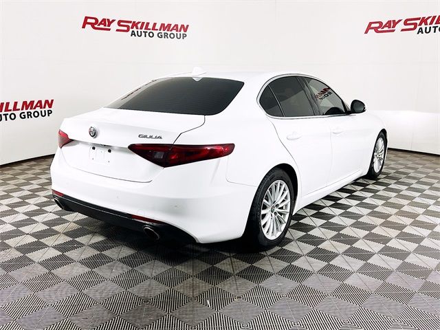 2021 Alfa Romeo Giulia Base