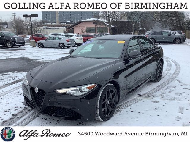 2021 Alfa Romeo Giulia Base