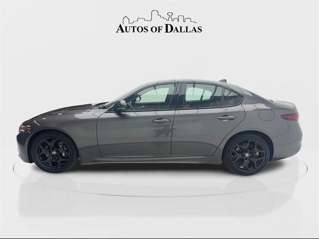 2021 Alfa Romeo Giulia Base