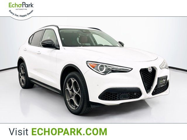 2021 Alfa Romeo Stelvio Base