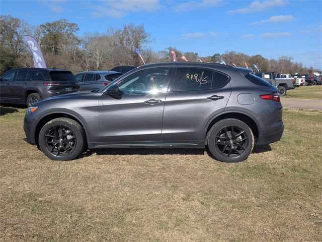 2021 Alfa Romeo Stelvio Base