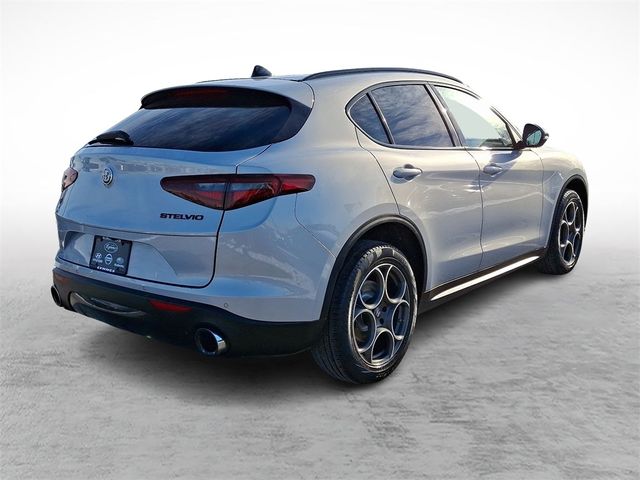 2021 Alfa Romeo Stelvio Base