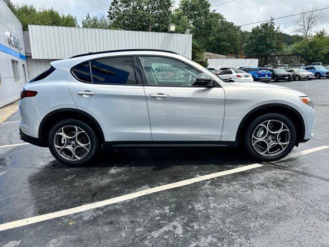 2021 Alfa Romeo Stelvio Base