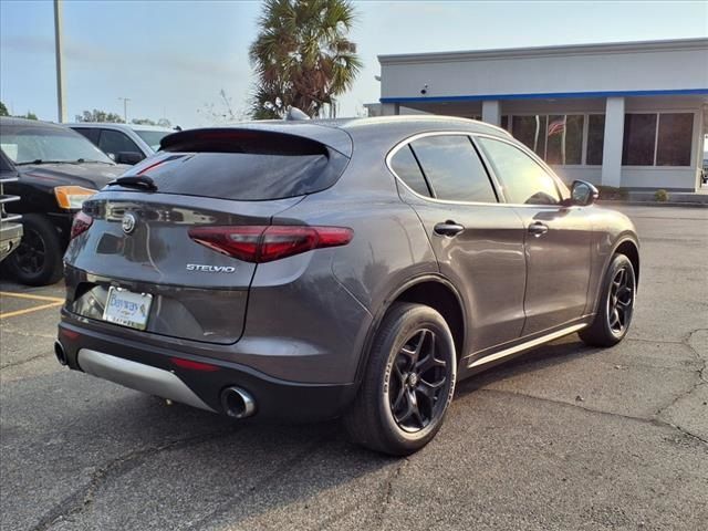 2021 Alfa Romeo Stelvio Base