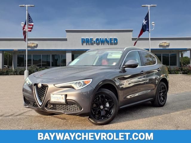 2021 Alfa Romeo Stelvio Base