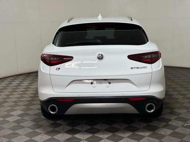 2021 Alfa Romeo Stelvio Base