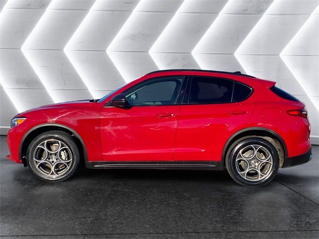 2021 Alfa Romeo Stelvio Base