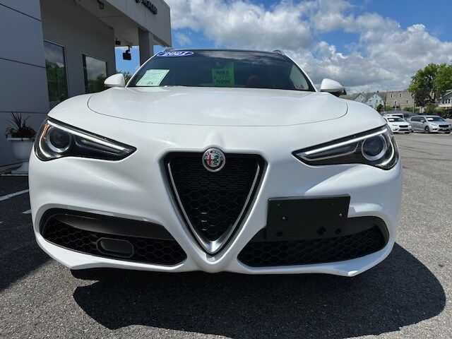 2021 Alfa Romeo Stelvio Base