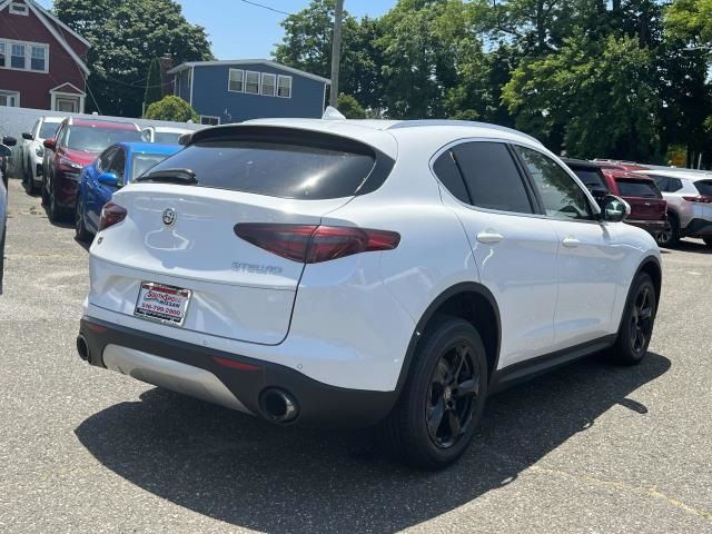 2021 Alfa Romeo Stelvio Base