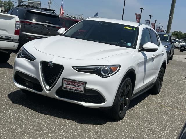 2021 Alfa Romeo Stelvio Base