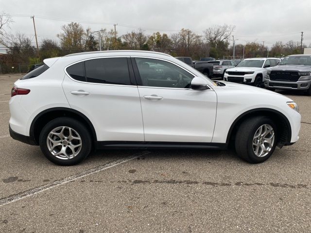 2021 Alfa Romeo Stelvio Base