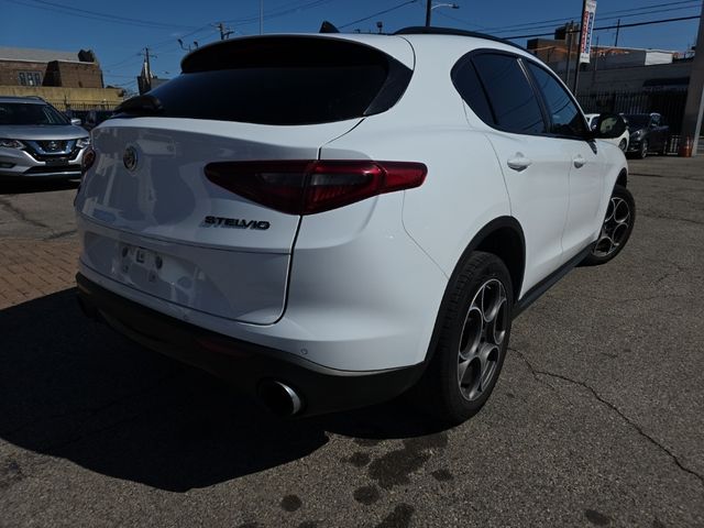 2021 Alfa Romeo Stelvio Base